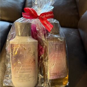 Bath & Body Works Snowflakes & Cashmere Body Wash and Lotion Duo